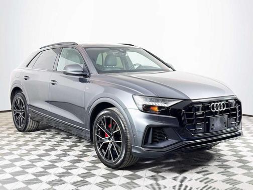 Daytona Gray Pearl Effect 2023 Audi Q8 55 Premium Plus