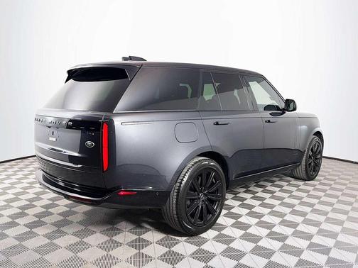 Carpathian Grey Premium Metallic 2023 Land Rover Range Rover P530 SE