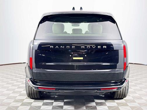 Santorini Black 2026 Land Rover Range Rover P550e SE