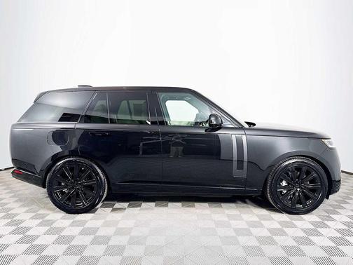 Santorini Black 2026 Land Rover Range Rover P550e SE