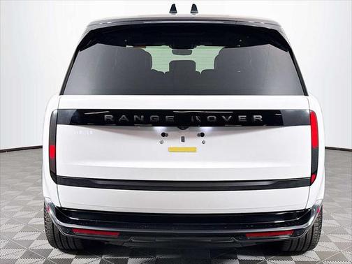 2025 Land Rover Range Rover P550e SE