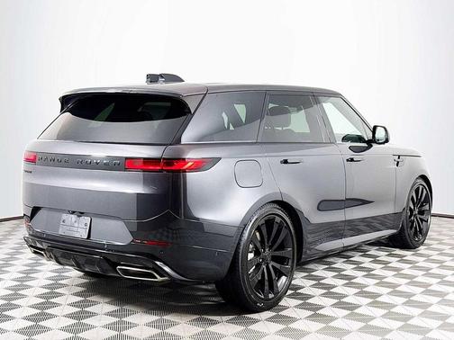 2026 Land Rover Range Rover Sport SE
