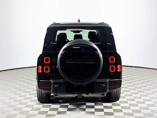 2025 Land Rover Defender 130 P400 X-Dynamic SE