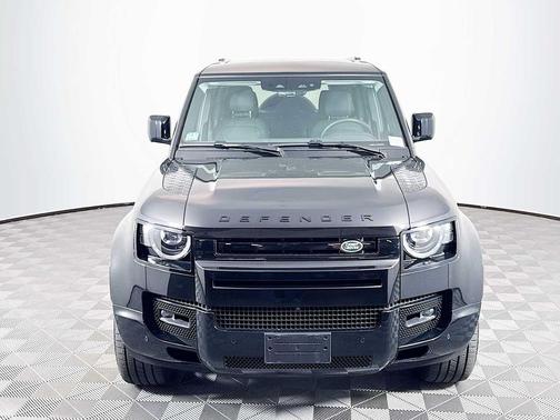 2025 Land Rover Defender 130 P400 X-Dynamic SE