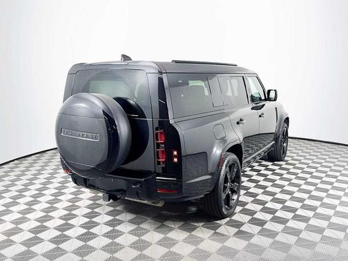 2025 Land Rover Defender 130 P400 X-Dynamic SE