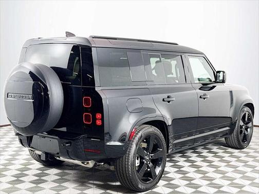 2025 Land Rover Defender 110 P400 X-Dynamic SE