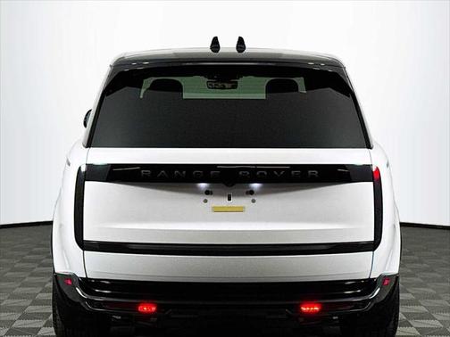 2025 Land Rover Range Rover P530 SE