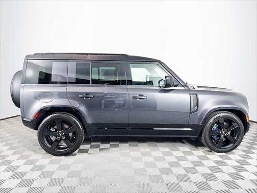 2025 Land Rover Defender 110 P400 X-Dynamic SE