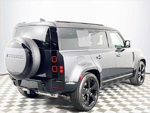 2025 Land Rover Defender 110 P400 X-Dynamic SE