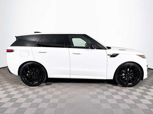 2026 Land Rover Range Rover Sport SE