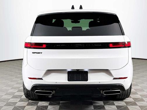 2026 Land Rover Range Rover Sport SE