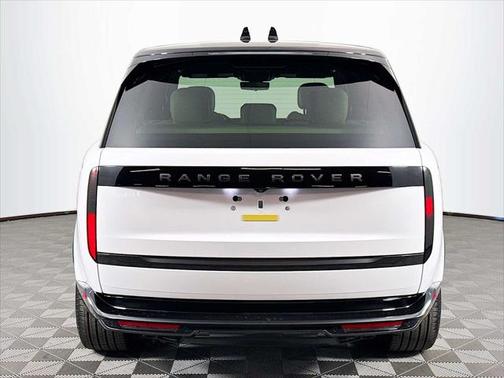2025 Land Rover Range Rover P530 SE
