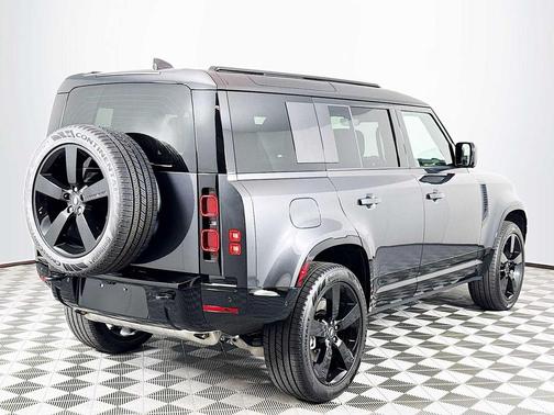 2025 Land Rover Defender 110 P400 X-Dynamic SE
