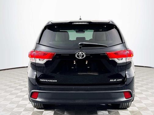 Midnight Black 2019 Toyota Highlander XLE