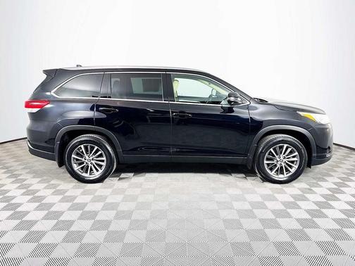 Midnight Black 2019 Toyota Highlander XLE