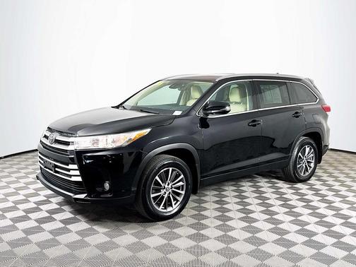 Midnight Black 2019 Toyota Highlander XLE