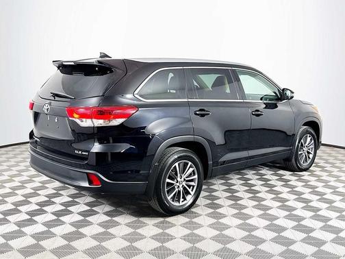 Midnight Black 2019 Toyota Highlander XLE