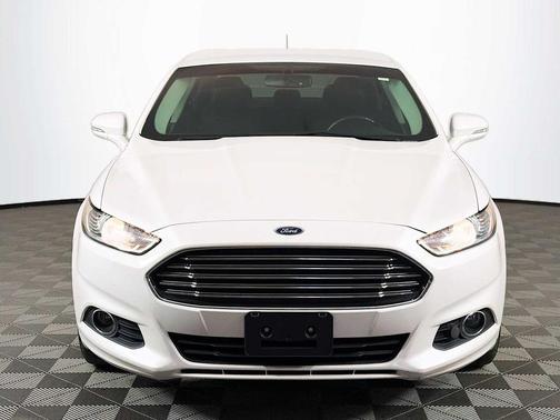 White Platinum Tri-Coat 2016 Ford Fusion SE