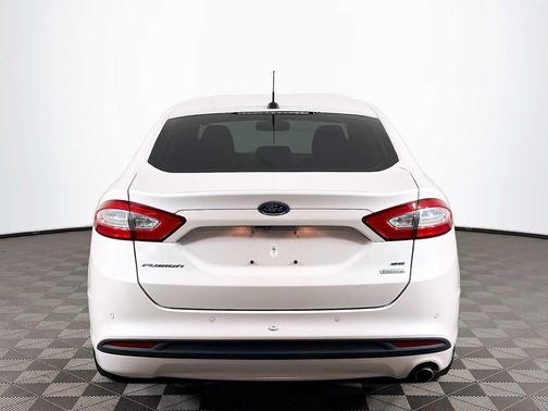 White Platinum Tri-Coat 2016 Ford Fusion SE
