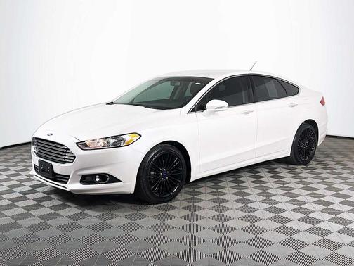 White Platinum Tri-Coat 2016 Ford Fusion SE