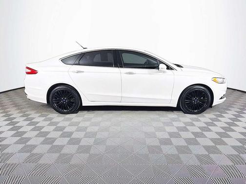 White Platinum Tri-Coat 2016 Ford Fusion SE