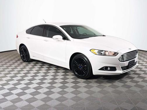 White Platinum Tri-Coat 2016 Ford Fusion SE