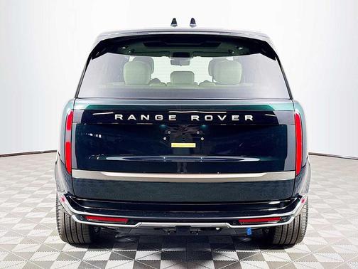 British Racing Green 2026 Land Rover Range Rover P400 SE 7 Seat