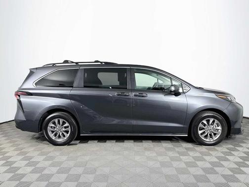Magnetic Gray Metallic 2025 Toyota Sienna LE