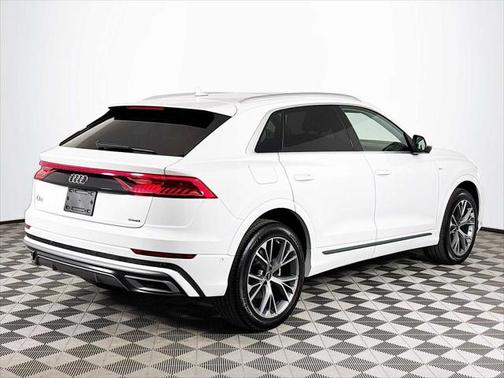 2022 Audi Q8 55 Premium Plus