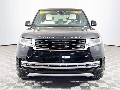 2026 Land Rover Range Rover P550e SE