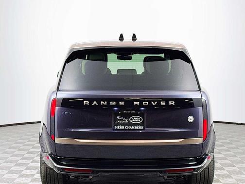 2025 Land Rover Range Rover P615 SV