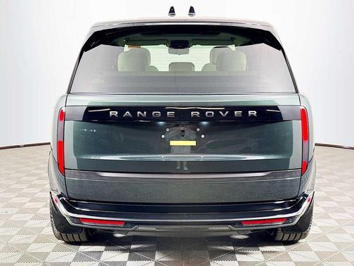 Belgravia Green 2026 Land Rover Range Rover P550e SE