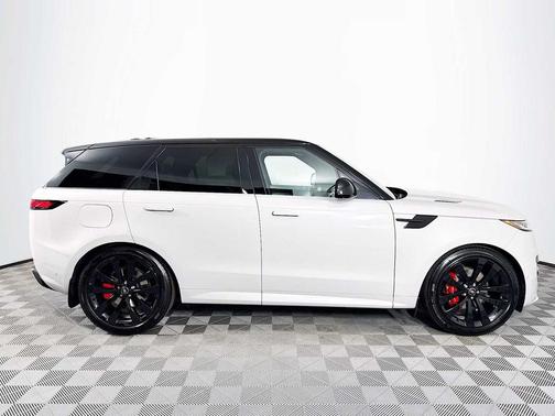 2025 Land Rover Range Rover Sport SE