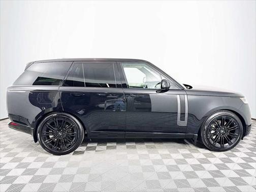 2025 Land Rover Range Rover P530 SE