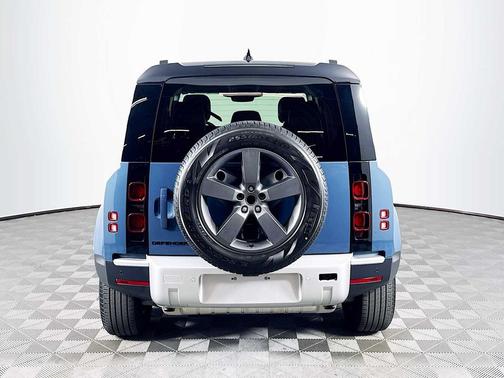 2025 Land Rover Defender 110 P400 S