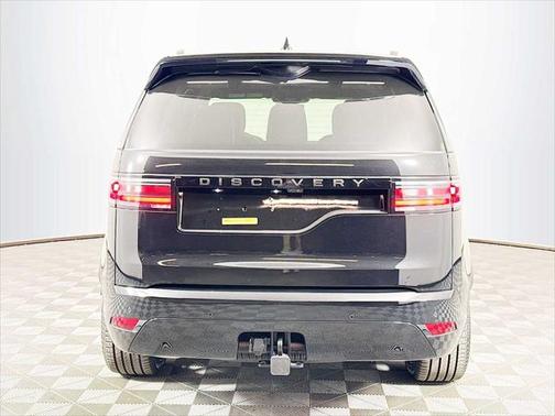 2025 Land Rover Discovery P360 Dynamic SE