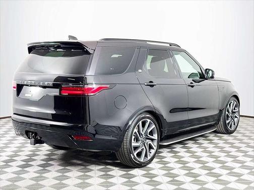 2025 Land Rover Discovery P360 Dynamic SE