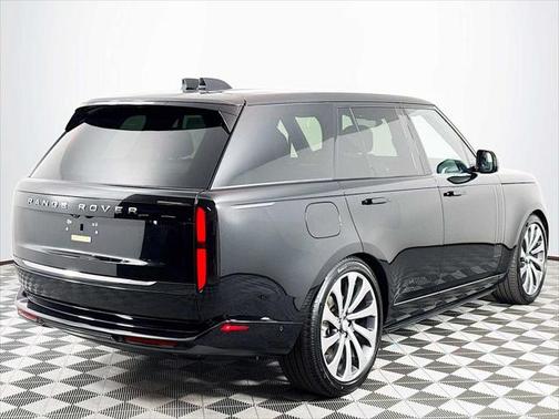 2025 Land Rover Range Rover P400 SE