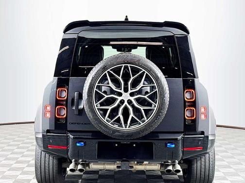 2024 Land Rover Defender 110 V8