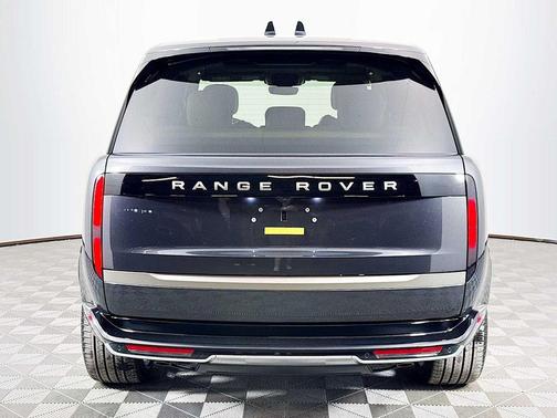 2026 Land Rover Range Rover P530 SE