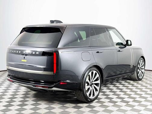 2026 Land Rover Range Rover P530 SE