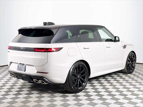 2025 Land Rover Range Rover Sport SE