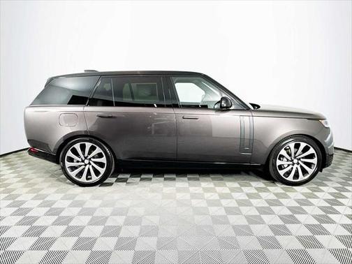 2025 Land Rover Range Rover P400 SE 7 Seat