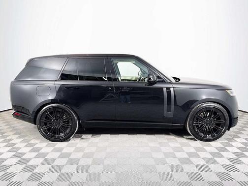 2026 Land Rover Range Rover P530 SE