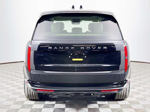 2026 Land Rover Range Rover P530 SE