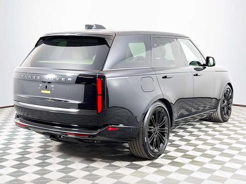 2026 Land Rover Range Rover P530 SE