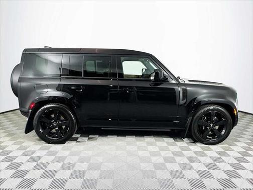 2025 Land Rover Defender 110 V8