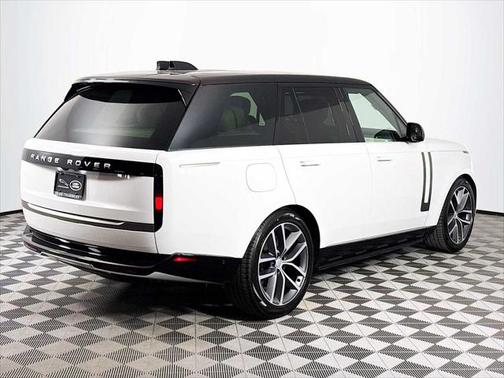 2025 Land Rover Range Rover P550e Autobiography