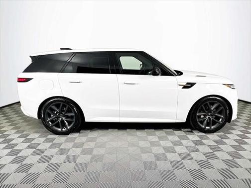 2025 Land Rover Range Rover Sport SE