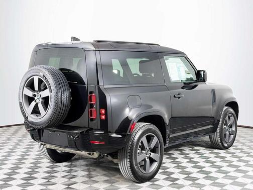 2025 Land Rover Defender 90 P400 X-Dynamic SE